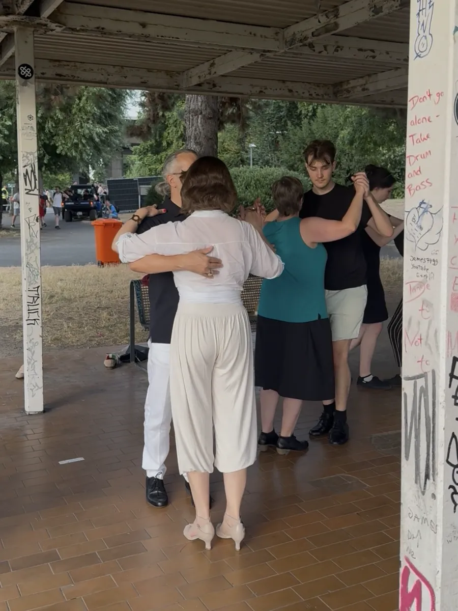 Kostenlose Tango-Probestunde im Rheinpark Foto 2